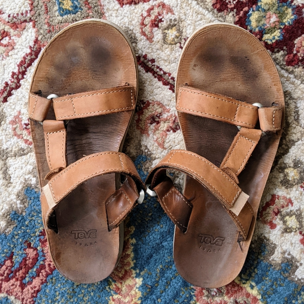 Tan leather Teva universal sandal